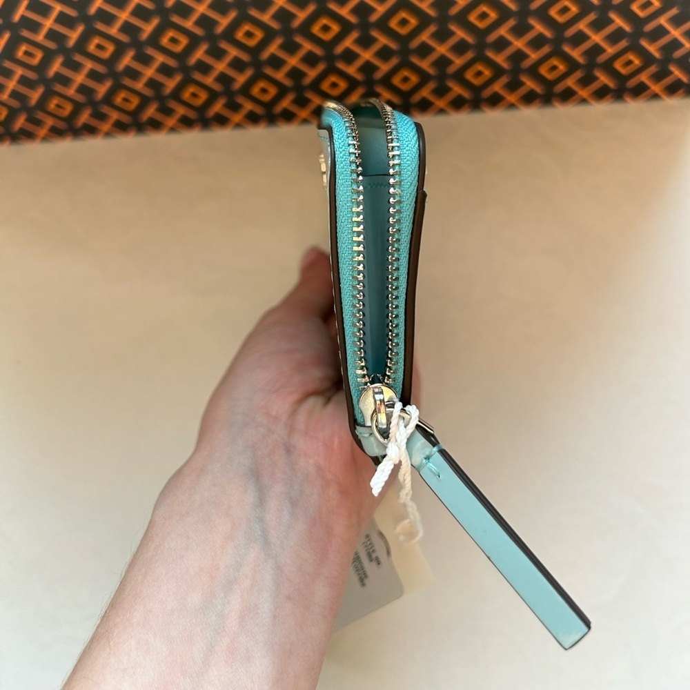 Tory Burch Blake Patent Zip Card Case Angel Blue Silver - Picture 6 of 7